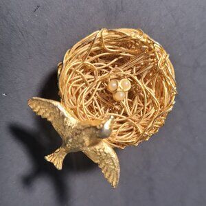 Vintage Jeanne Bird Nest and Egg Pin Brooch Gold Tone
